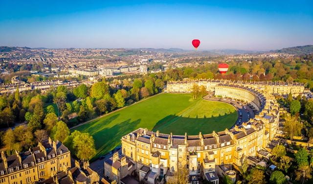 Bath, city, royal crescent, hot air balloon